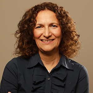 פנינה פאוסט