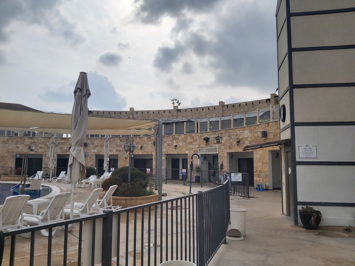 אומדן תיקונים למלון בוטיק