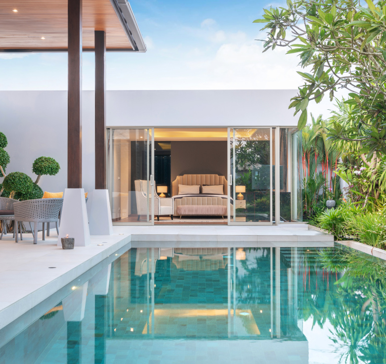 פיתוח נוף ועיצוב גינות עם בריכה