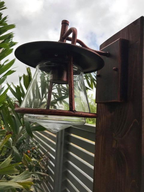 התקנת עמודי תאורה דקורטיבים לגינה