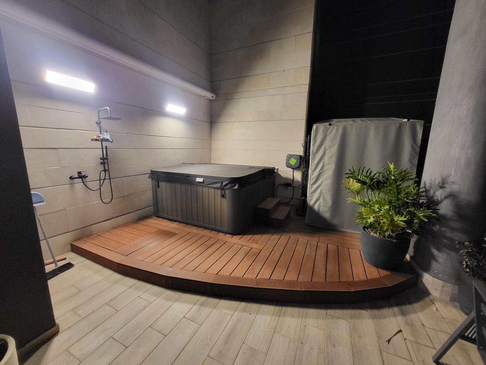 דק לגקוזי בגני תקווה