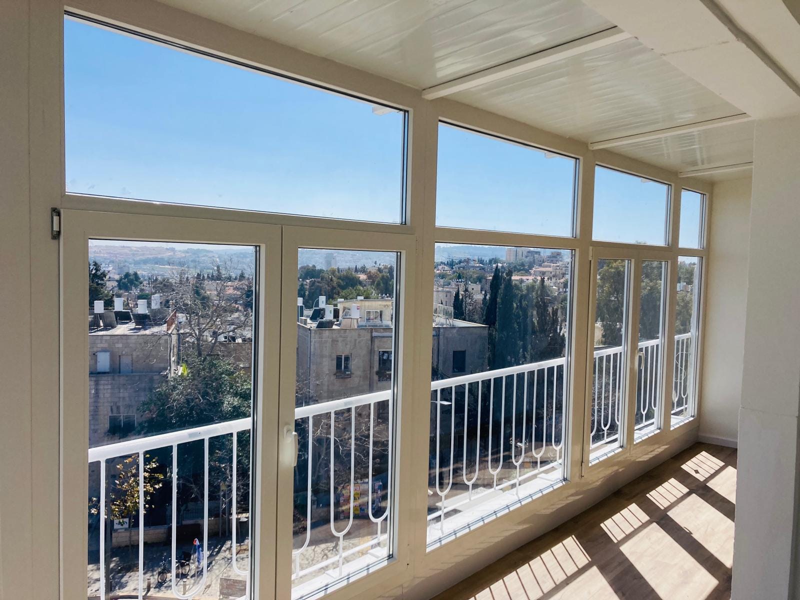 סגירת מרפסת שמש