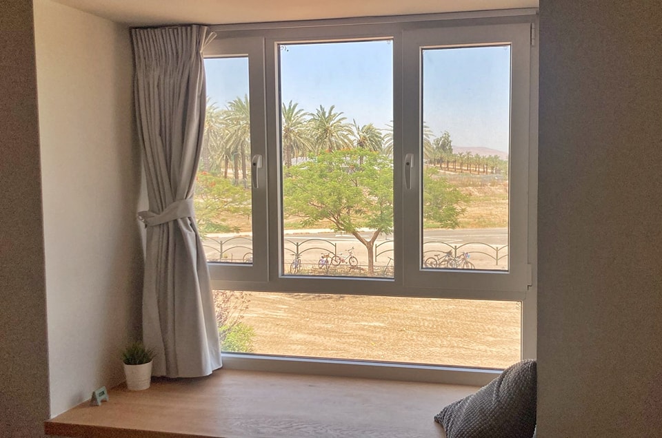 פרויקט של חלונות תרמו-אקוסטיים