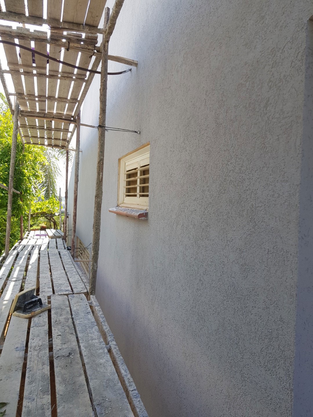 פרויקט בניה, ריצוף וצבע