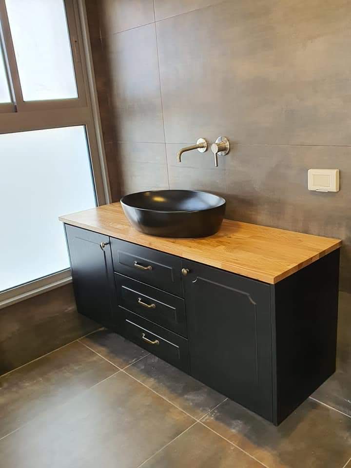 ארונות מקלחת