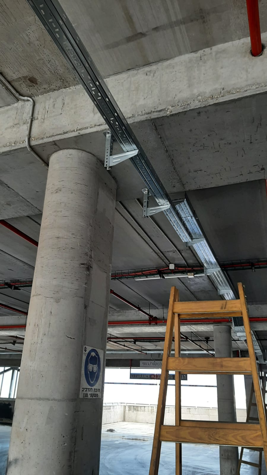 עבודות חשמל בחניון