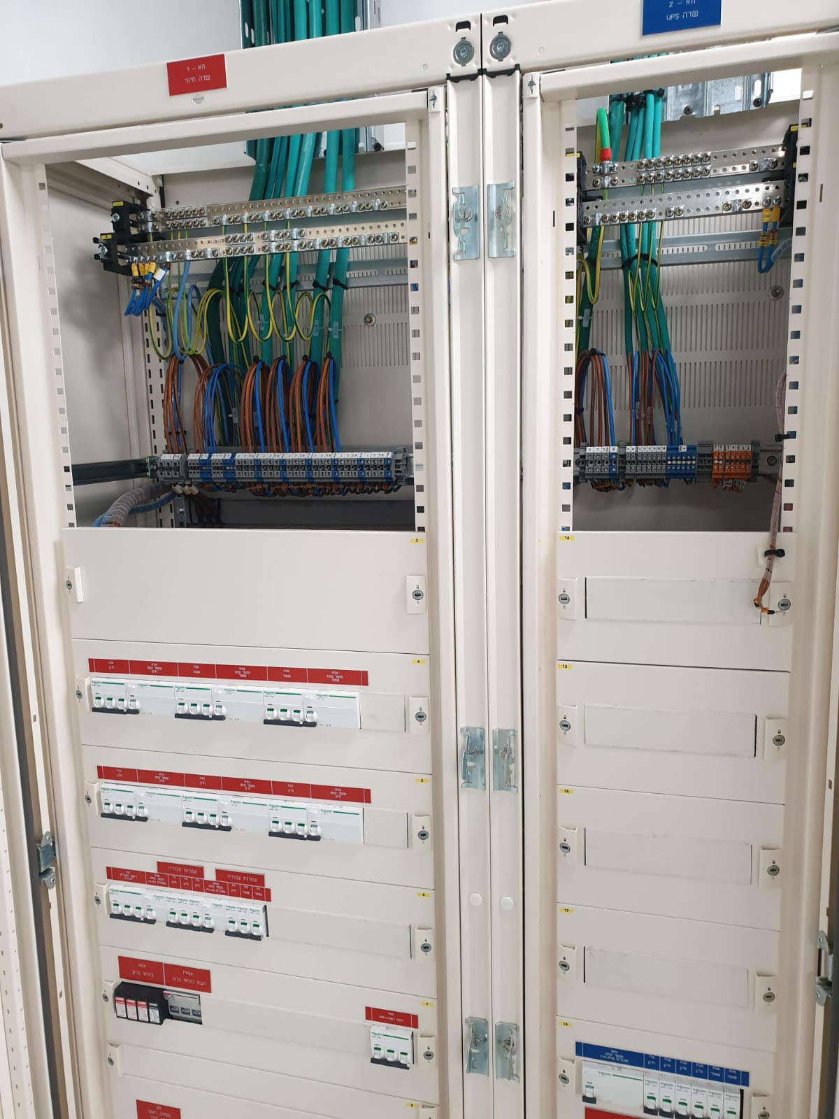 ארונות חשמל