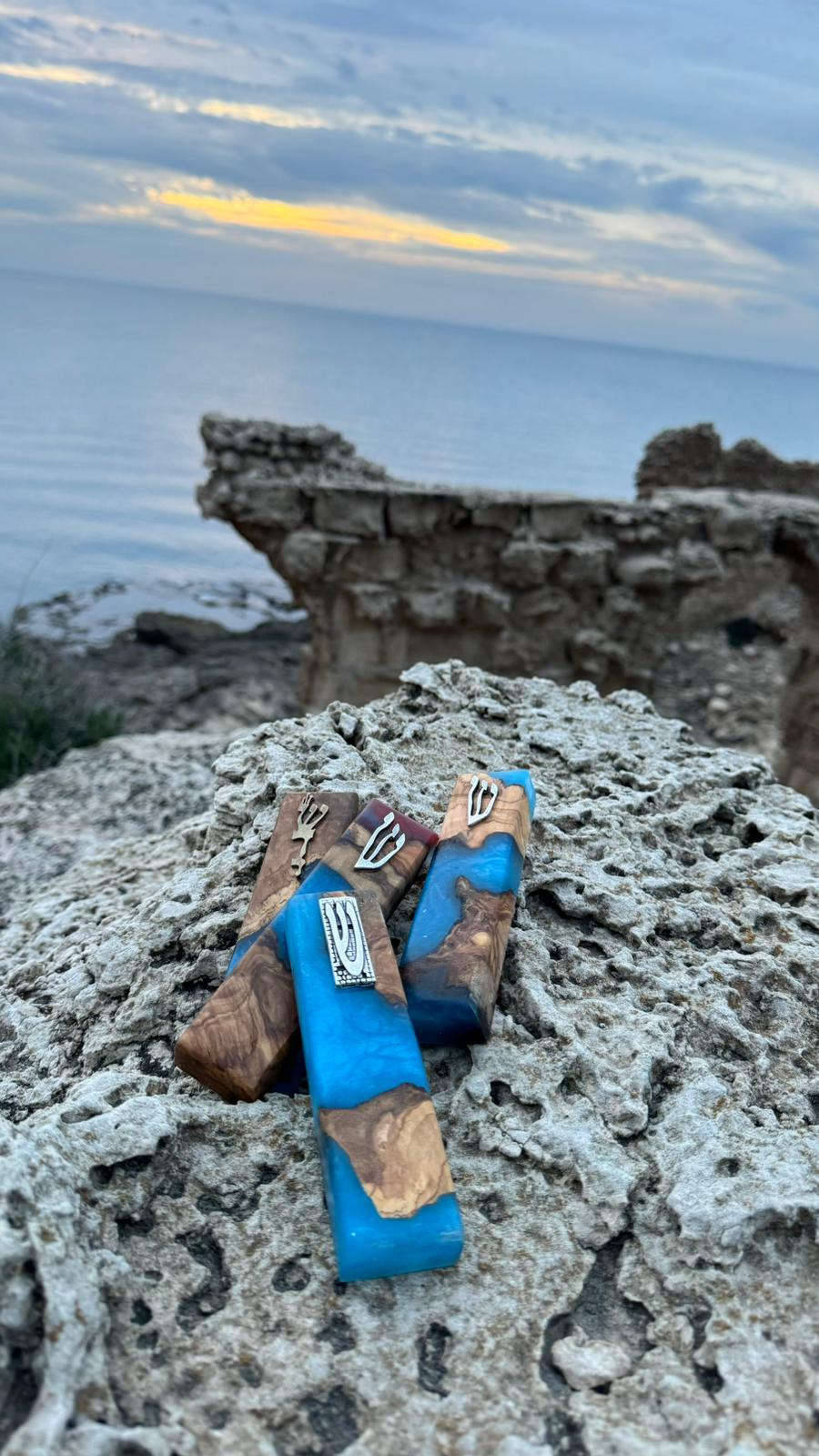 מזוזות בשילוב עץ ואפוקסי