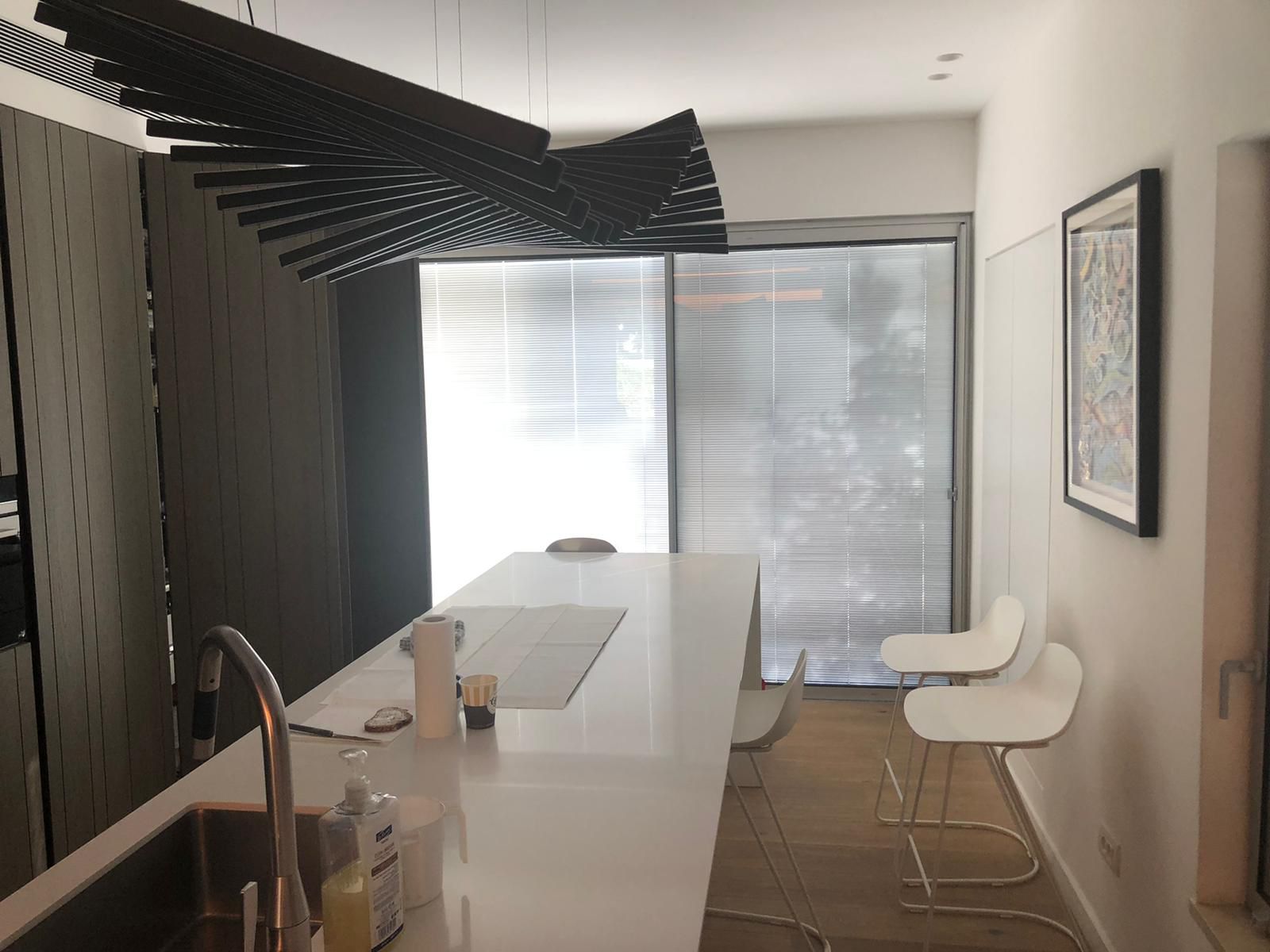 מערכות הצללה  בתוך הזכוכית