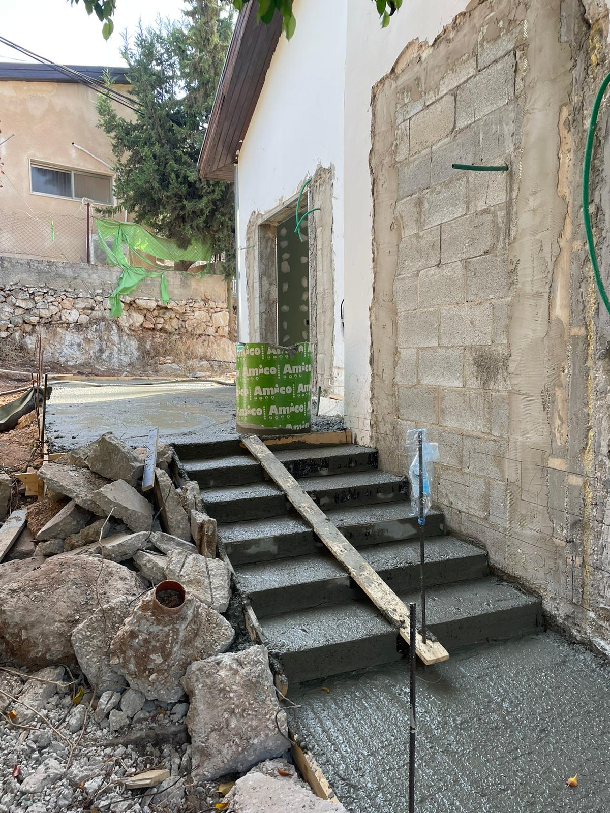 יציקות בטון לחצר (הכנה לריצוף) 