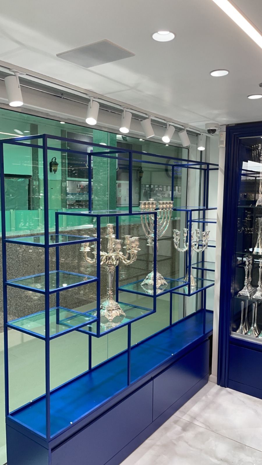 ספריות ברזל בעיצוב והתאמה אישית