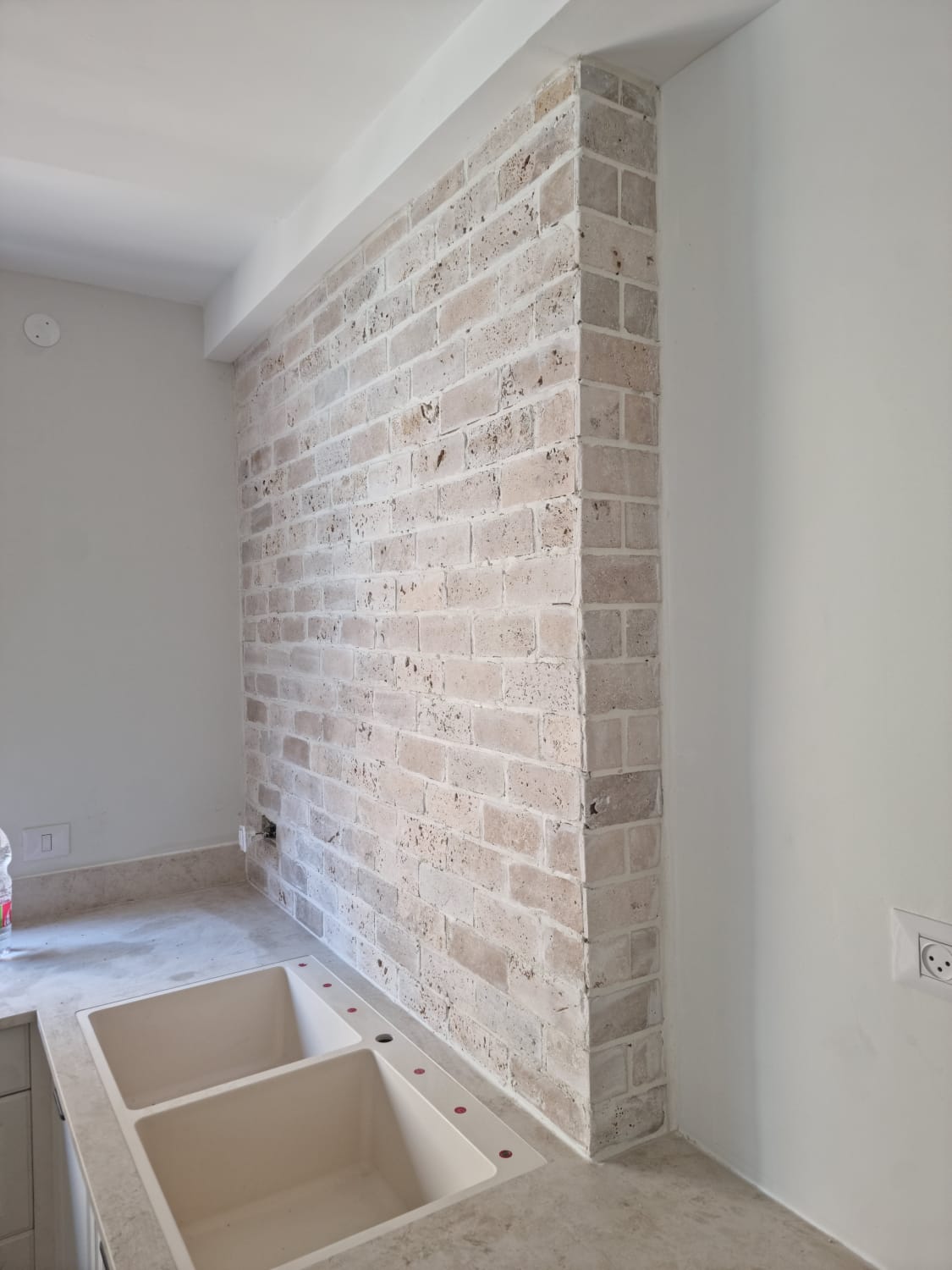 חיפוי קיר בבריקים הרצליה