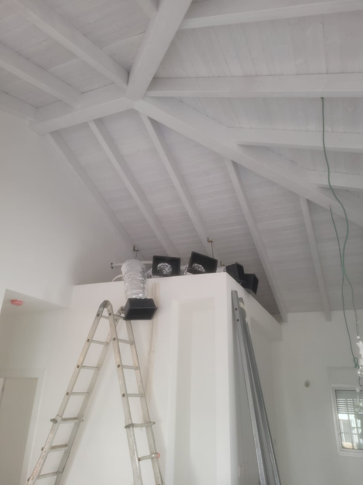 סגירת קיר גבס למיני מרכזי