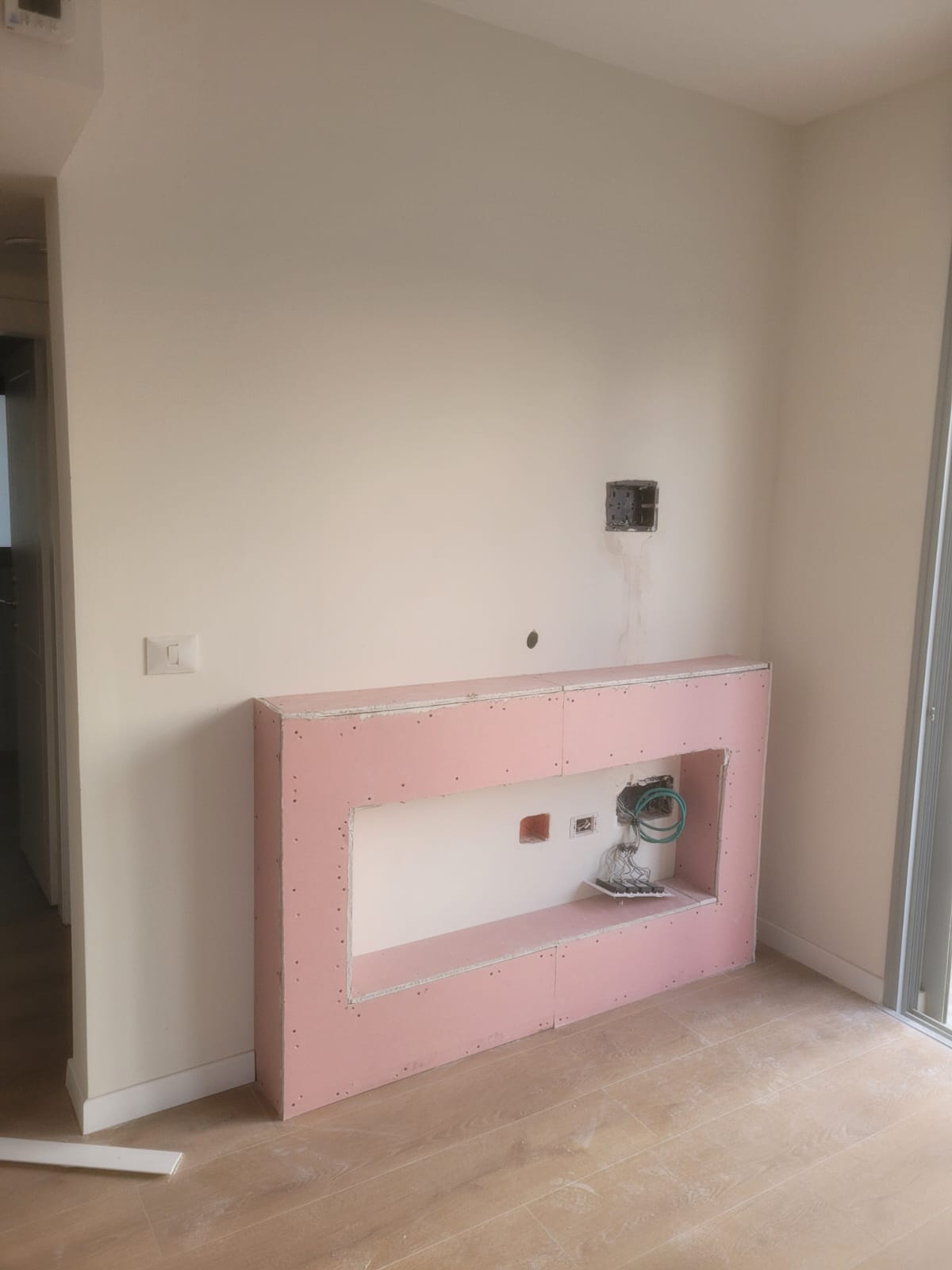 בניית נישה גבס לקמין עם חיפוי אבן