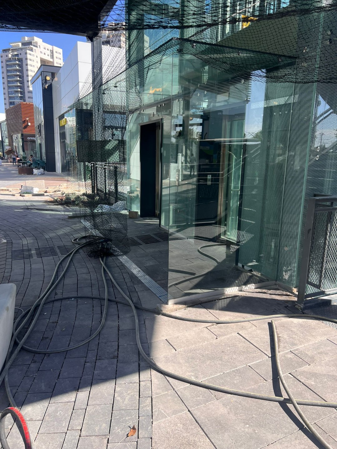 המיוחדים מי זכוכית