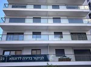 מעקות זכוכית