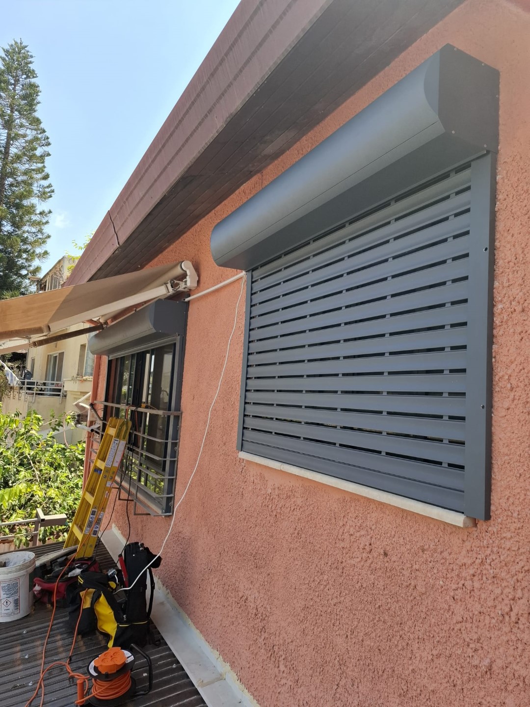 תריסי אור גלילה חשמליים חיצוני שלב כל חן