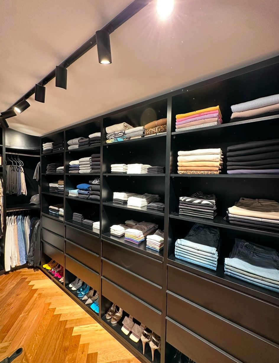 סידור חדר ארונות 