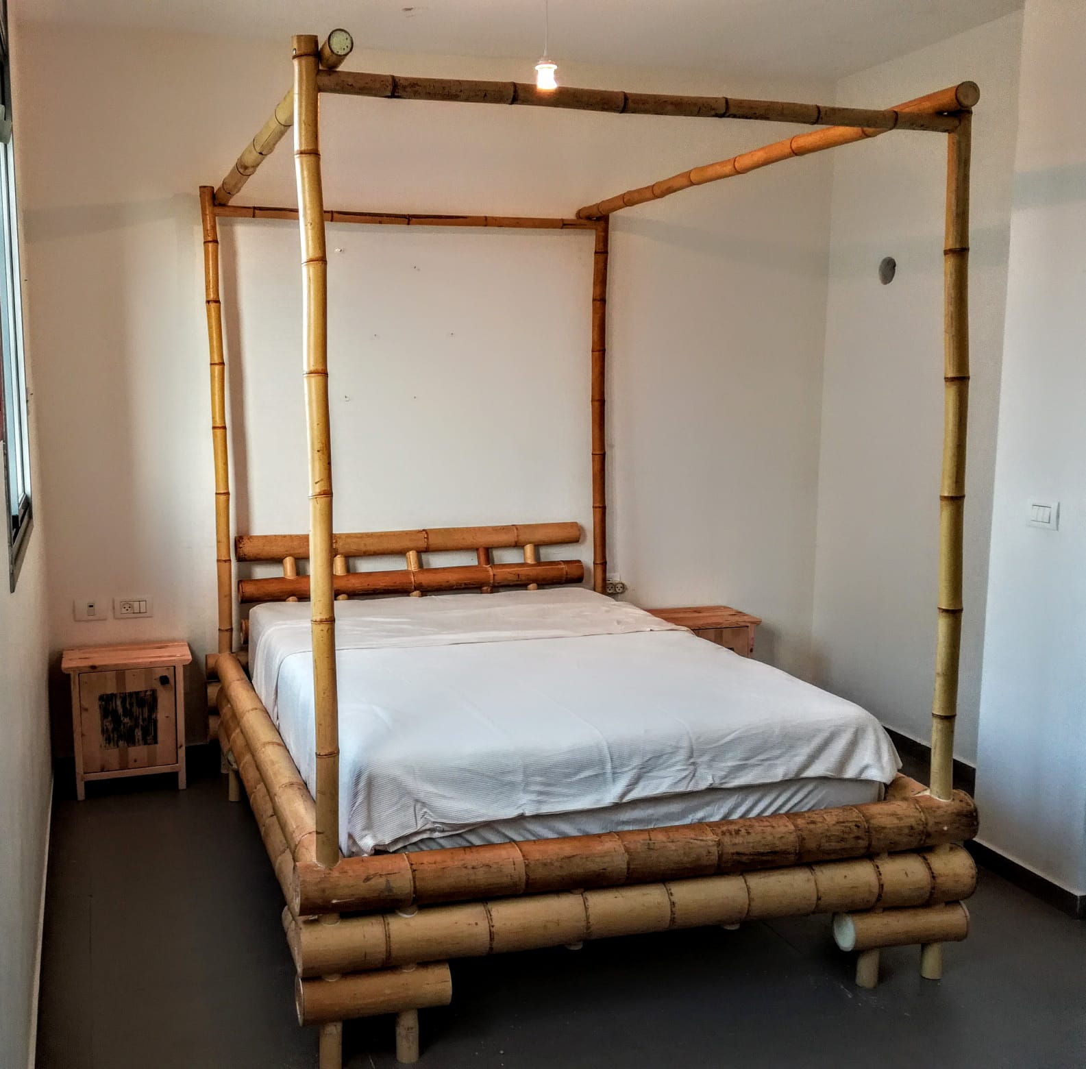 מיטת אפיריון זוגית