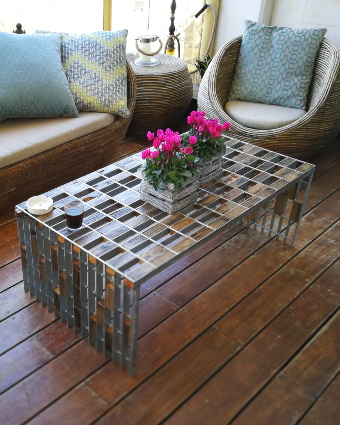 שולחן ברזל מעוצב 