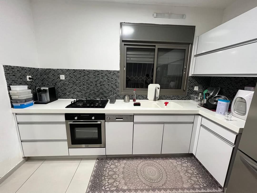 מטבח ואי כולל חיפוי ברחובות