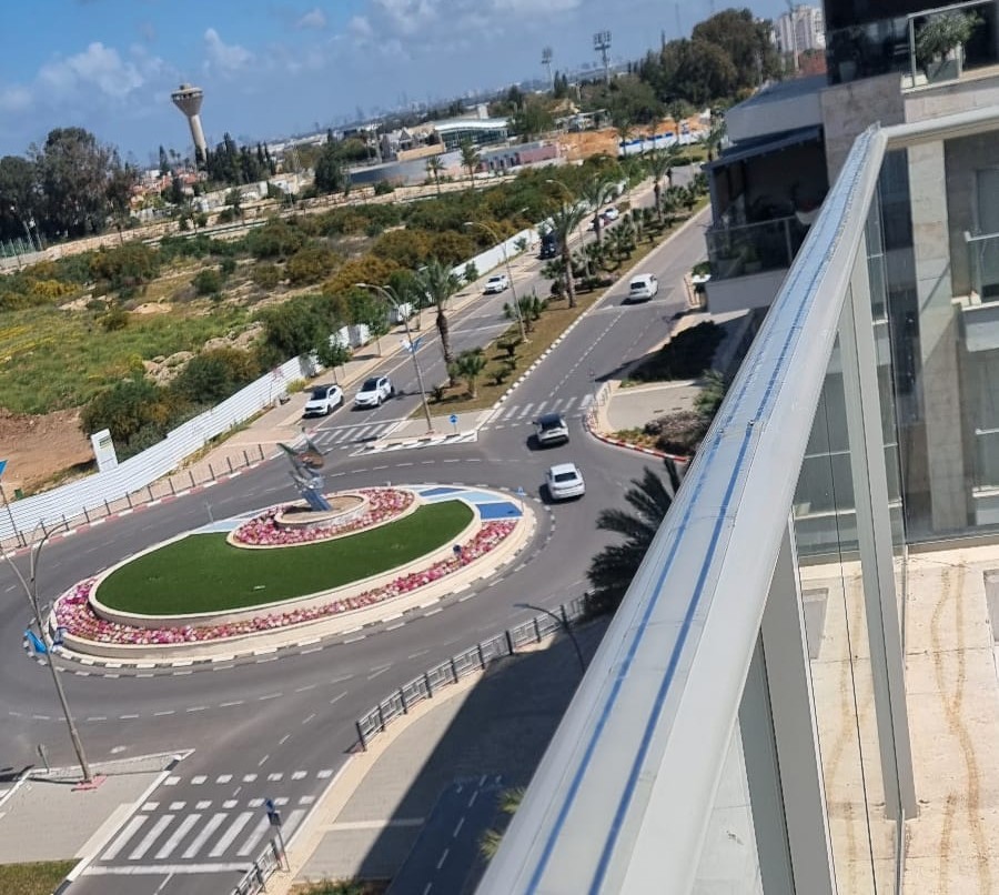 מרפסת ביבנה