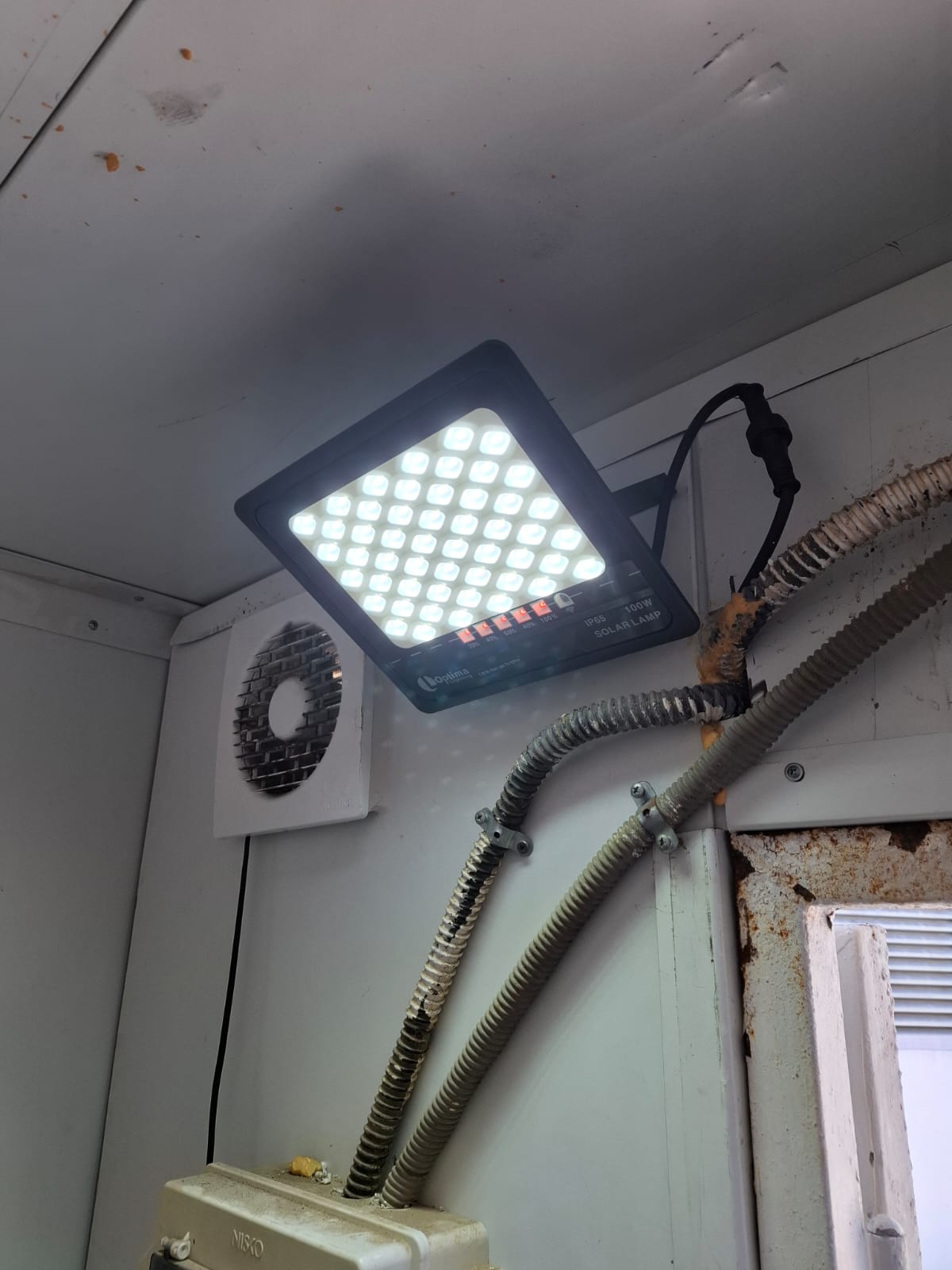 התקנת תאורה סולארית