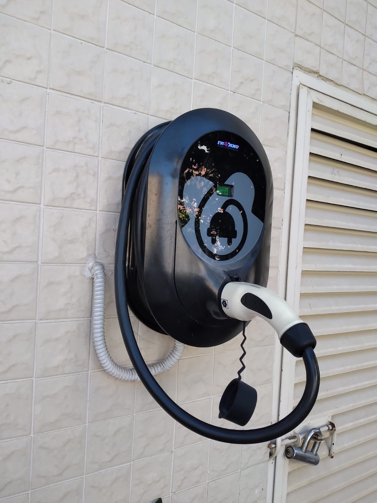 התקנת עמדות טעינה