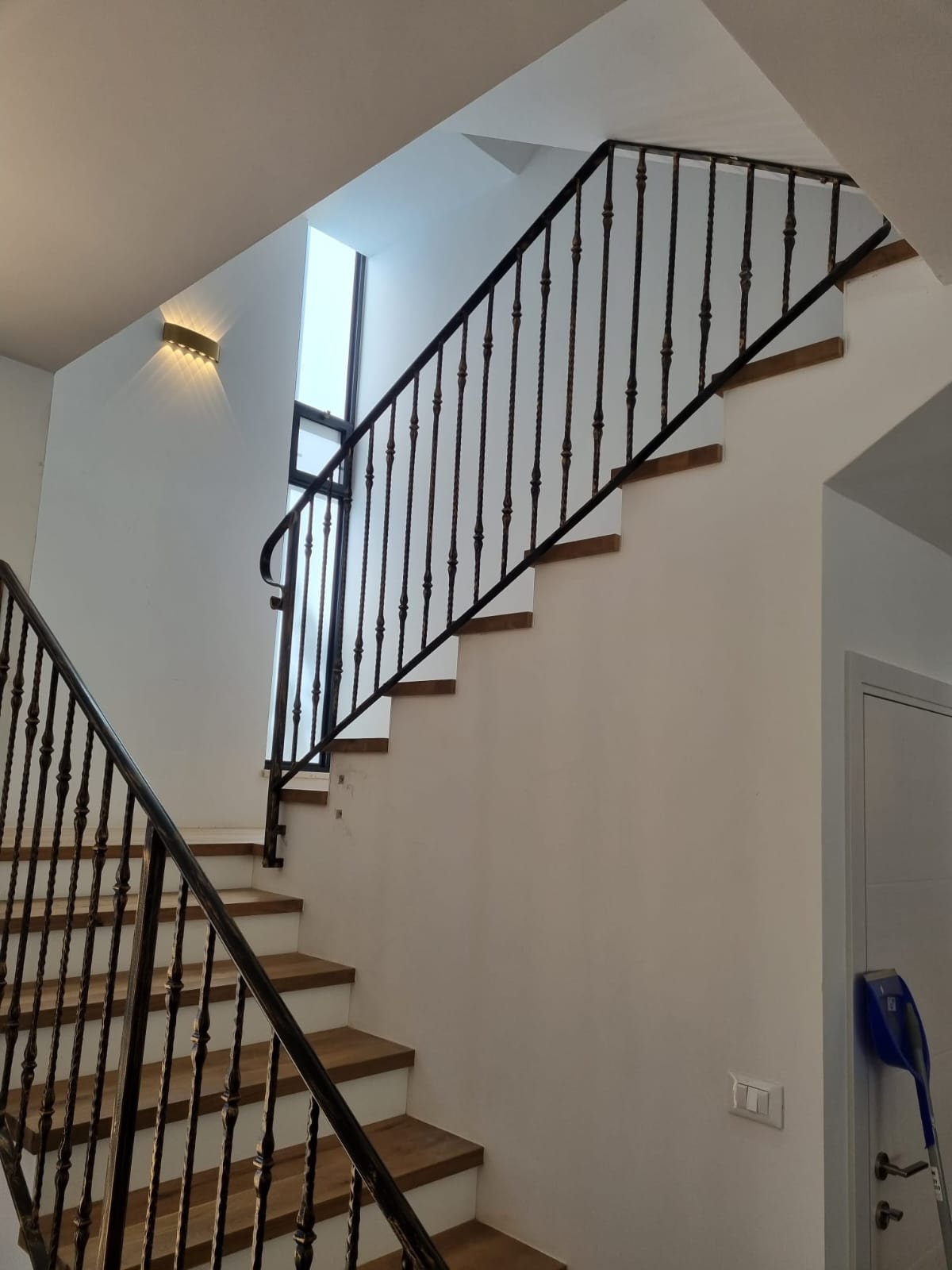 מעקות ומדרגות