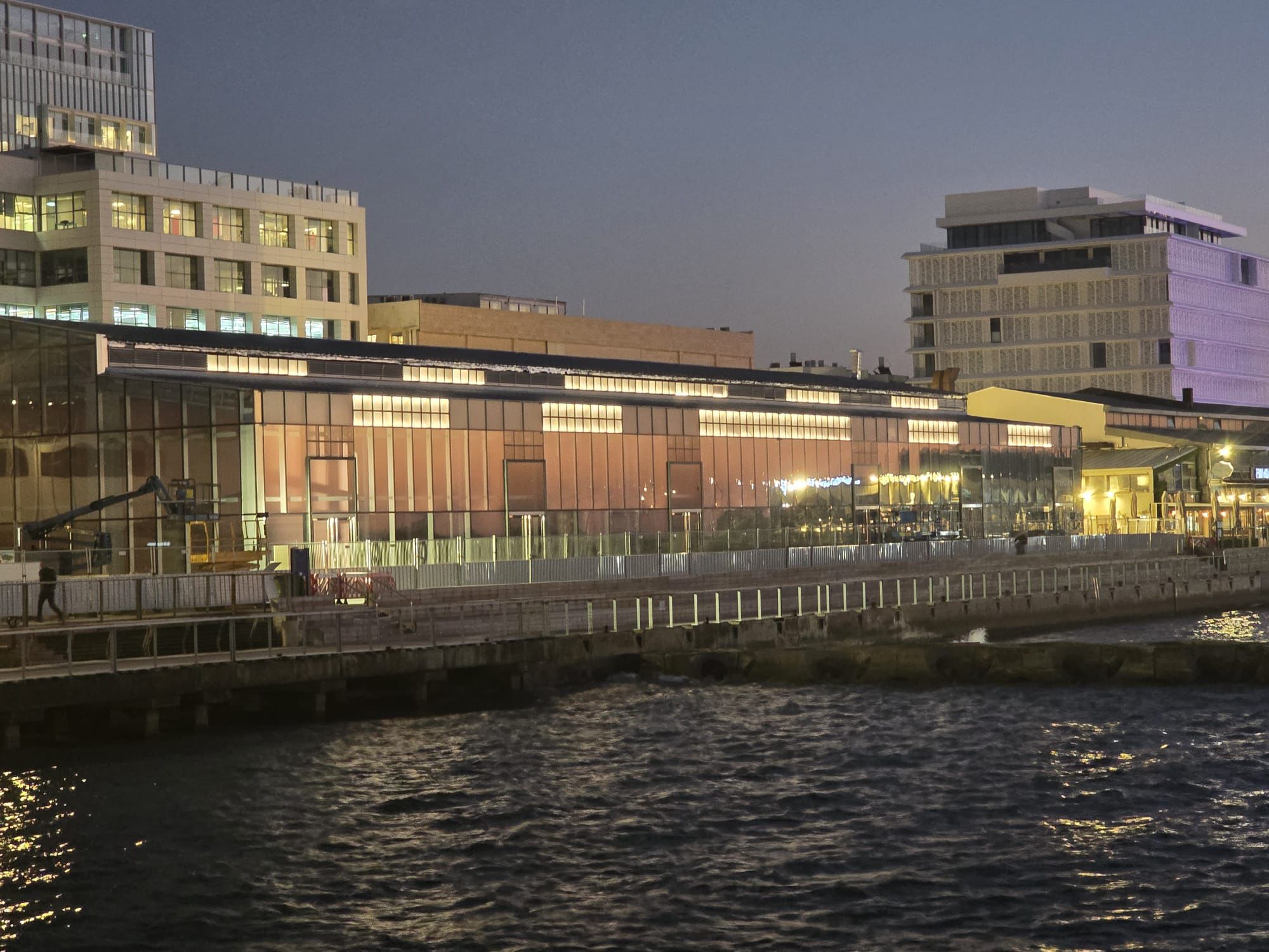 התקנת גופי תאורה נמל תל אביב