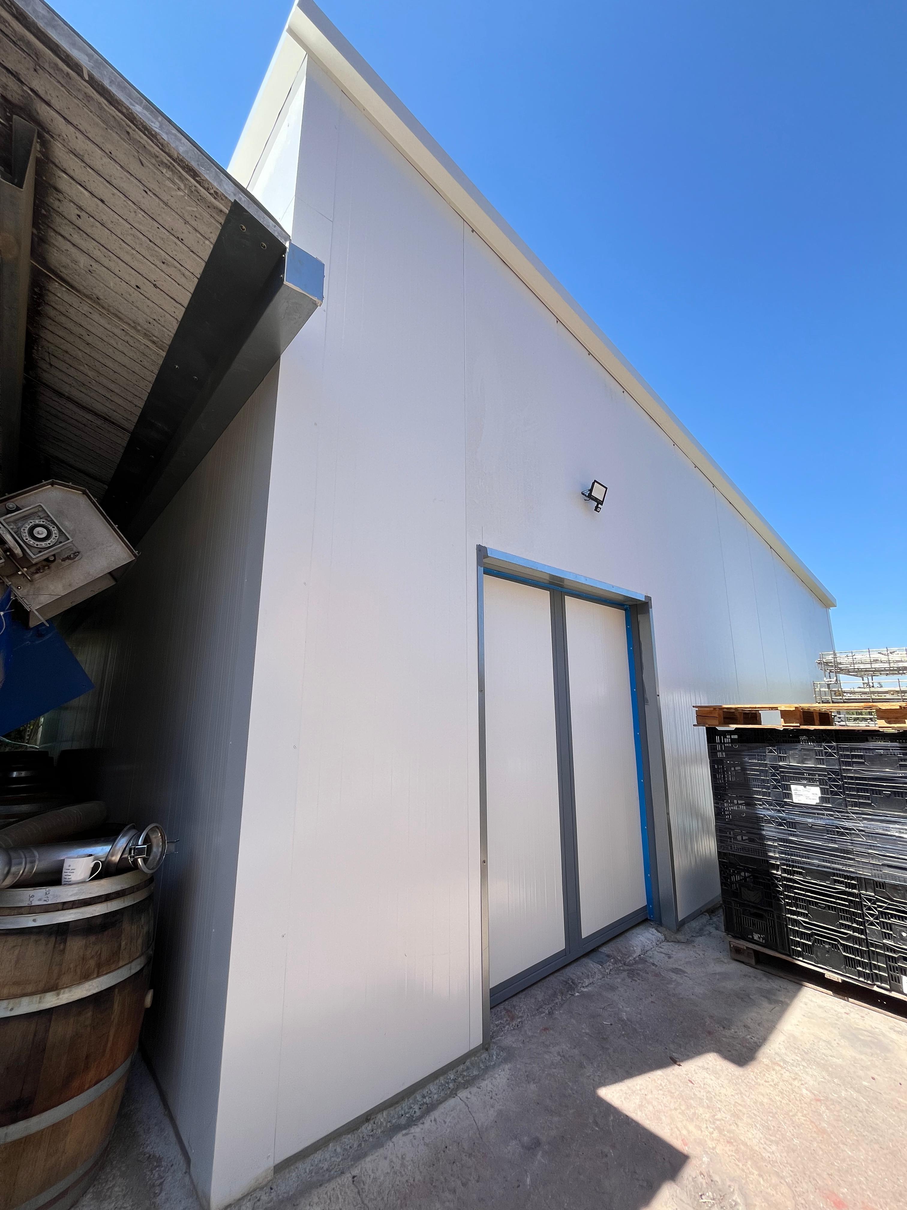 מבנה שירות ליקב מפלדה ופאנל מבודד, חשמל ומיזוג