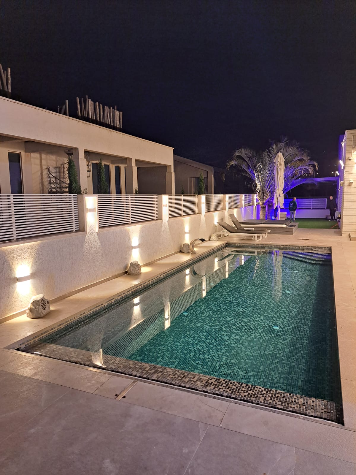 ארון בחדר מכונות בריכת שחיה, כרמיאל