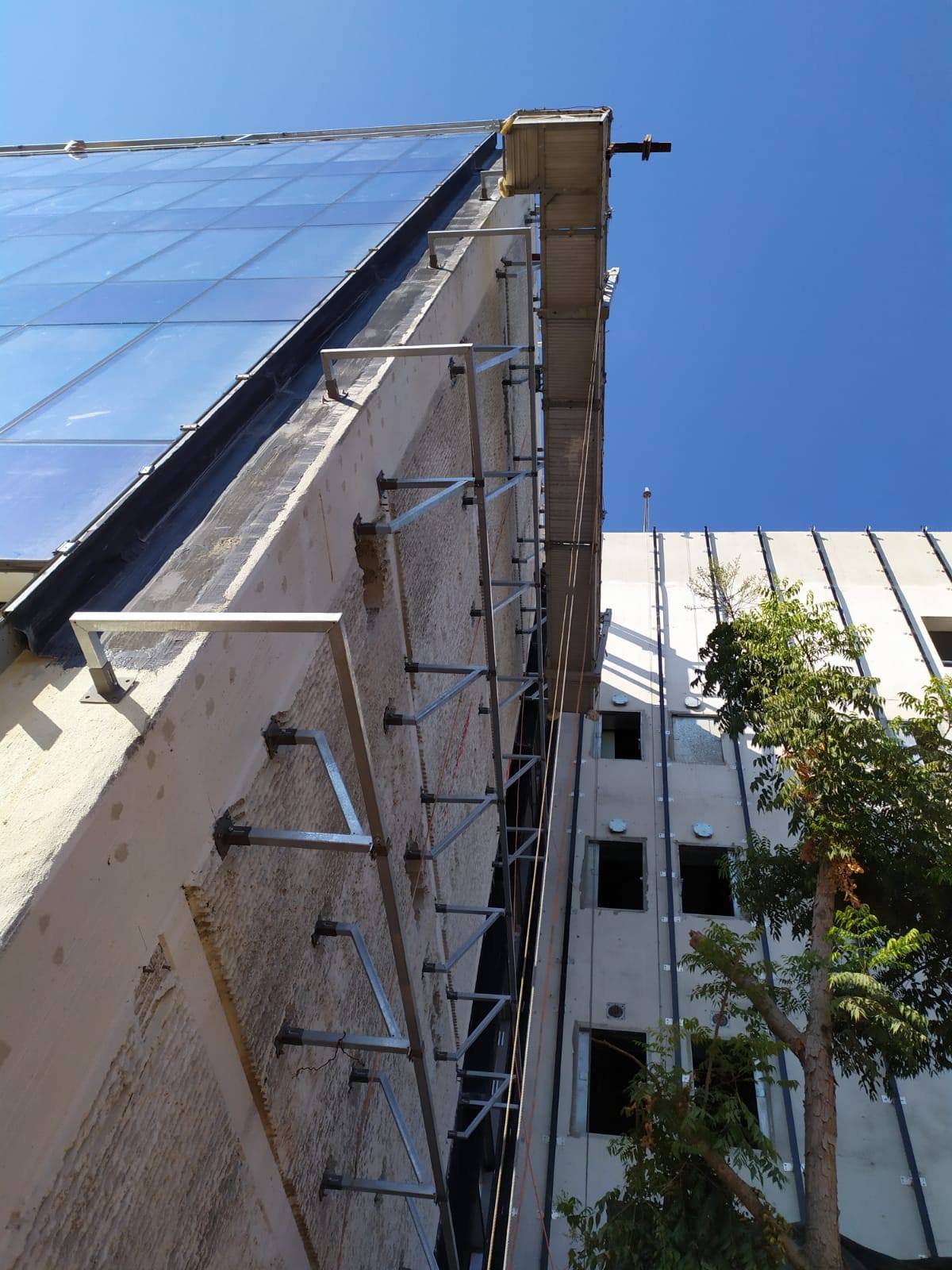 ביצוע עבודות הכנה לחיפויי קירות