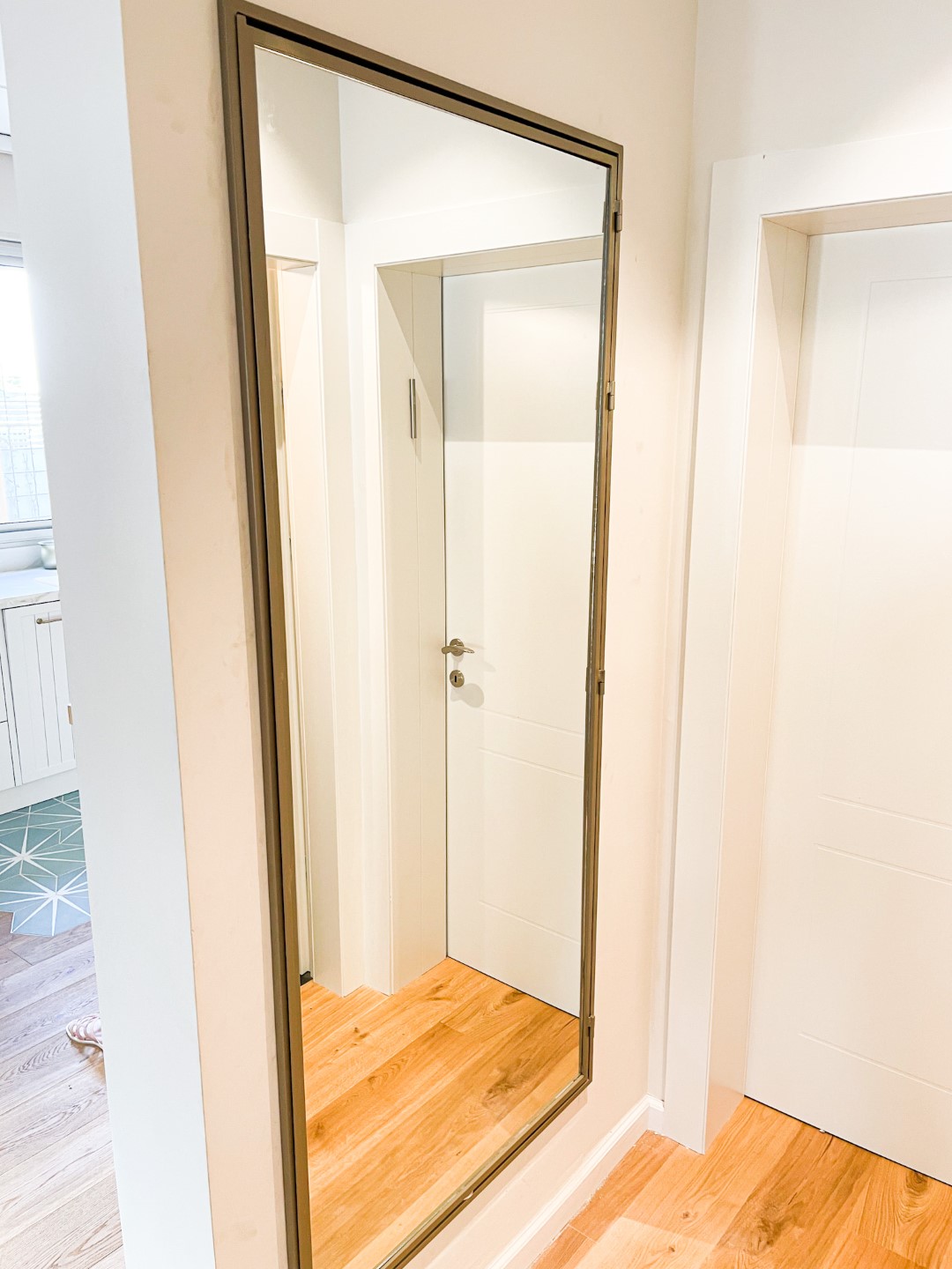 דלת מראה לארון חשמל