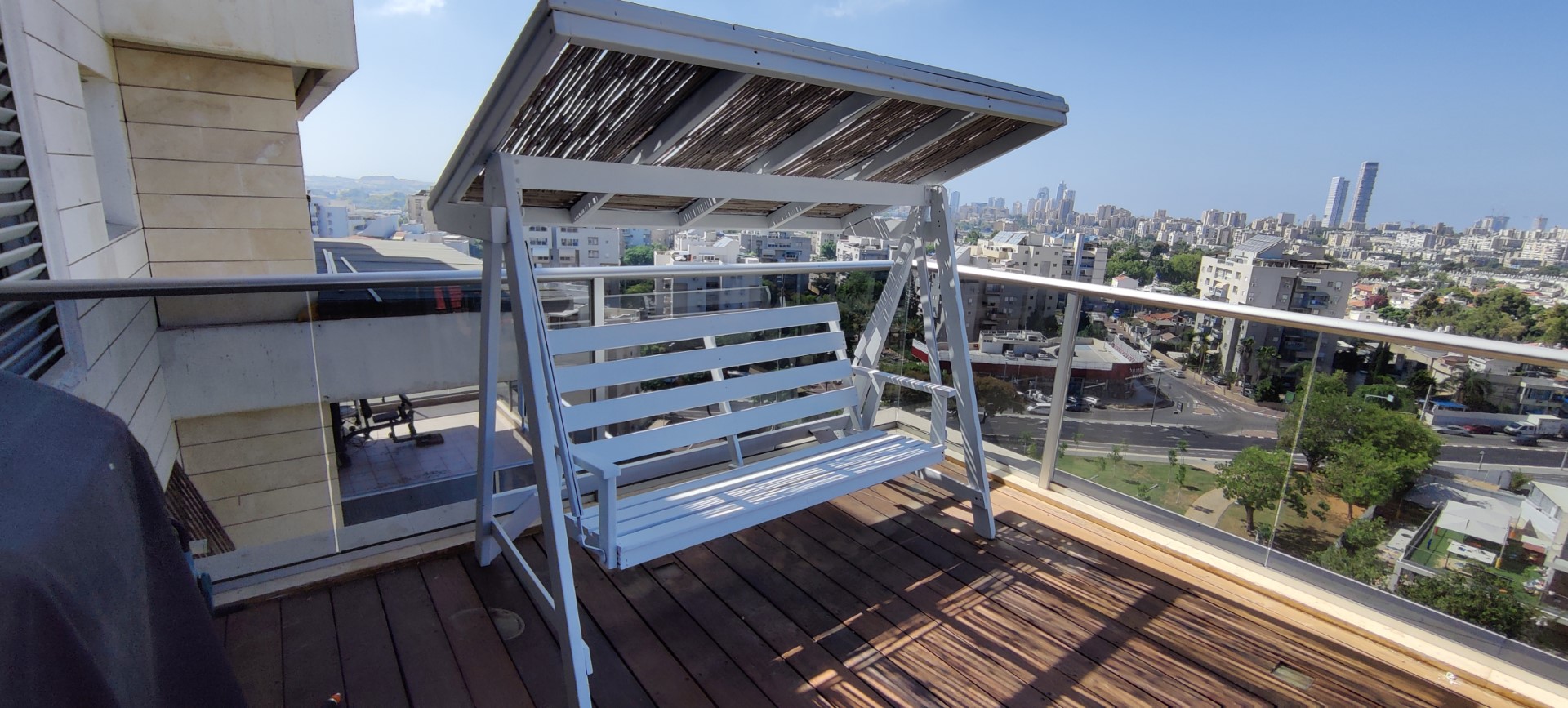 ספסלים וכסאות